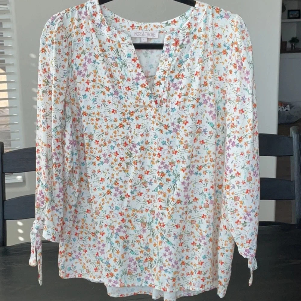 Rose & Thyme Floral Top - Picture 1 of 12